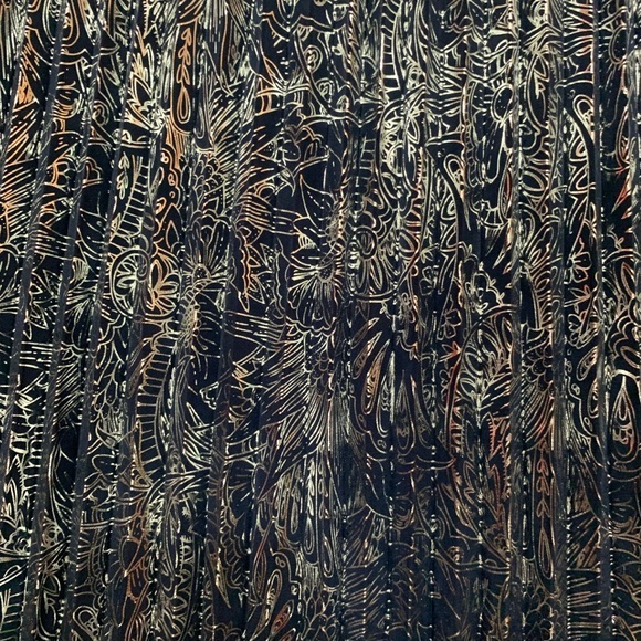 ✨ LuLaRoe Elegant Collection Metallic Pleated Skirt Women’s 2X ✨ - Picture 2 of 5